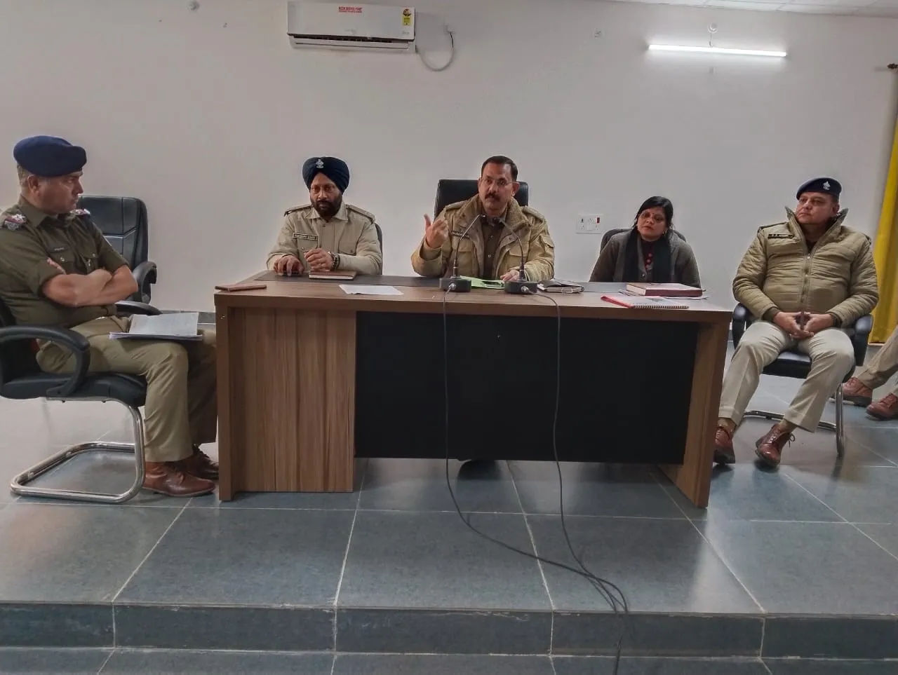 हल्द्वानी: हाईकोर्ट के आदेश की अवहेलना, पुलिस ने दी अंतिम चेतावनी