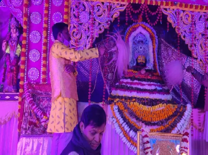 भजन संध्या :  'हारे के सहारे आजा, तेरा दास पुकारे आजा...'