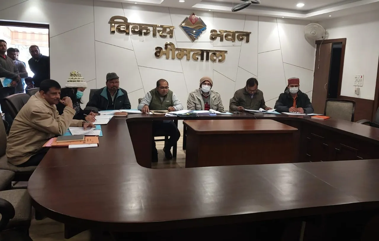 भीमताल: सीडीओ ने भवन निर्माण में पहाड़ी शैली का प्रयोग करने को कहा 
