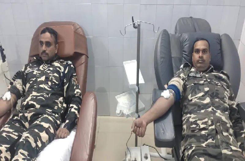 बहराइच :  गर्भवती की जान पर आई तो एसएसबी जवानों ने दिया खून