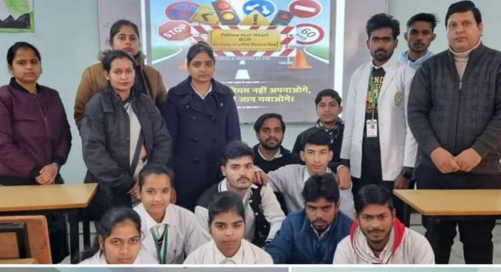 बरेली: रंगोली, कविता के माध्यम से दिया सड़क सुरक्षा का संदेश