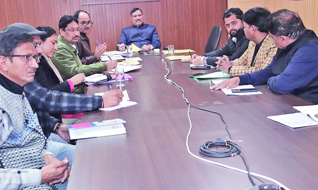 रुद्रपुर: मेंथा ऑयल और मूंज घास उत्पादन को बढ़ावा देने पर जोर दिया