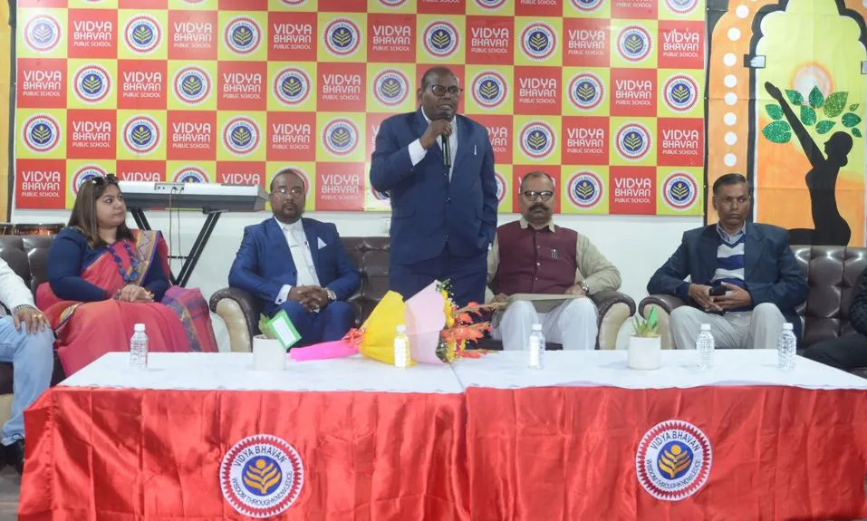 बरेली: विद्यार्थी तनाव को खुद पर हावी न होने दें, मन लगाकर करें तैयारी