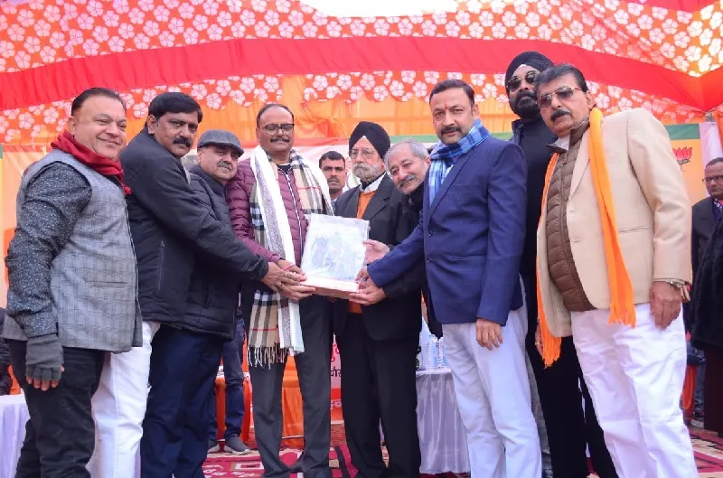 लखनऊ : 200 साल पुराने बाजार को बचाने को एक जुट हुए व्यापारी   