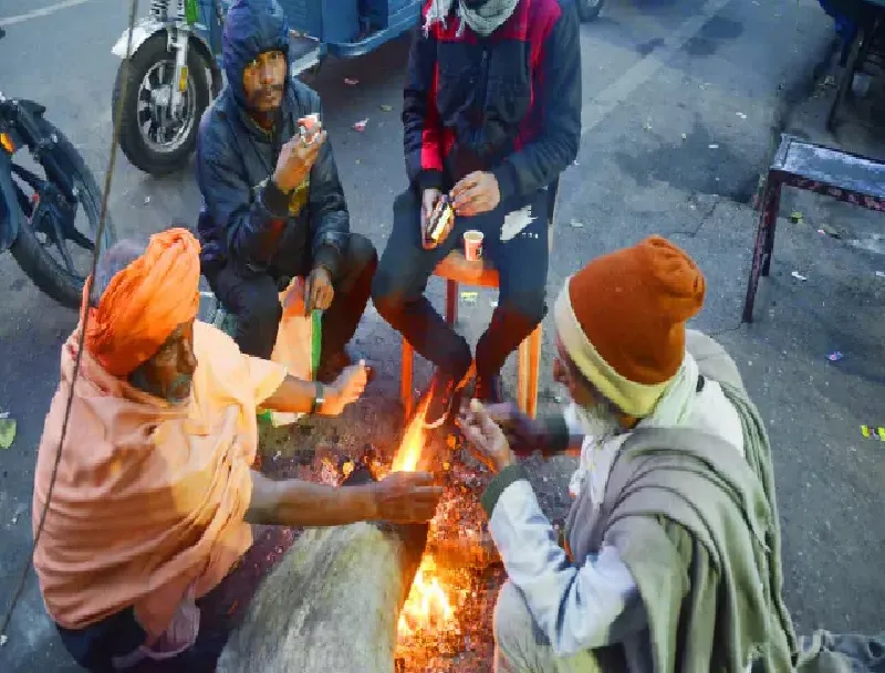 लखनऊ : सर्दियों का रहा सबसे ठंडा दिन , दिन में निकली धूप ने दी राहत