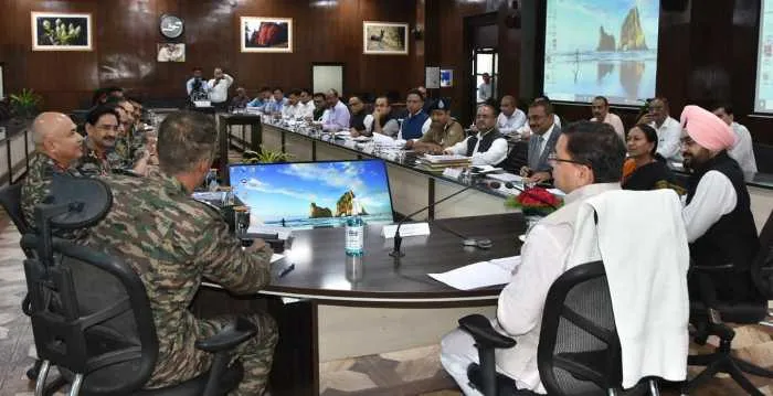 जोशीमठ: भू-धंसाव को लेकर सीएम धामी ने सेना, आईटीबीपी व प्रशासनिक अधिकारियों की बैठक ली