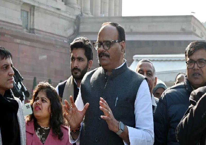 लखनऊ: सर्दी से बचने के लिए ब्रजेश पाठक ने दिए निर्देश