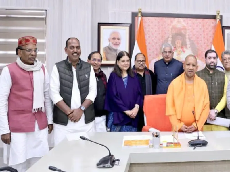 सुलतानपुर : सीएम से मिलीं सांसद मेनका गांधी, चीनी मिल के जीर्णोद्धार की उठाई मांग 