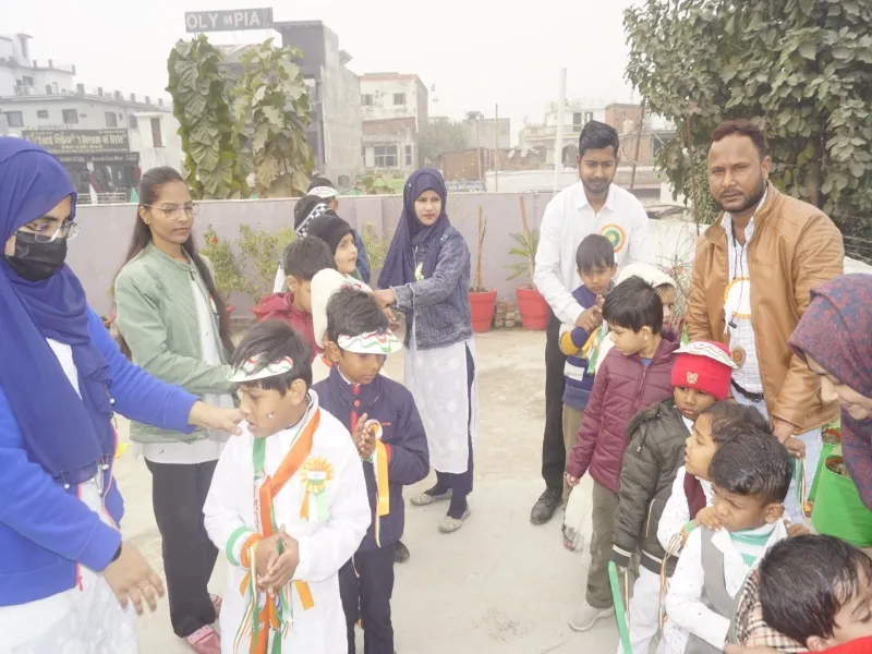 लखनऊ : देशभक्ति गीतों पर झूमे बच्चे