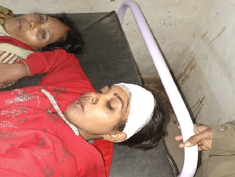 सुल्तानपुर : मां-बेटी समेत चार पर कुल्हाड़ी से हमला, गंभीर