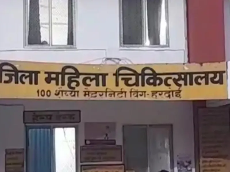 हरदोई : पैसे मांग रही नर्स ने जड़ा थप्पड़