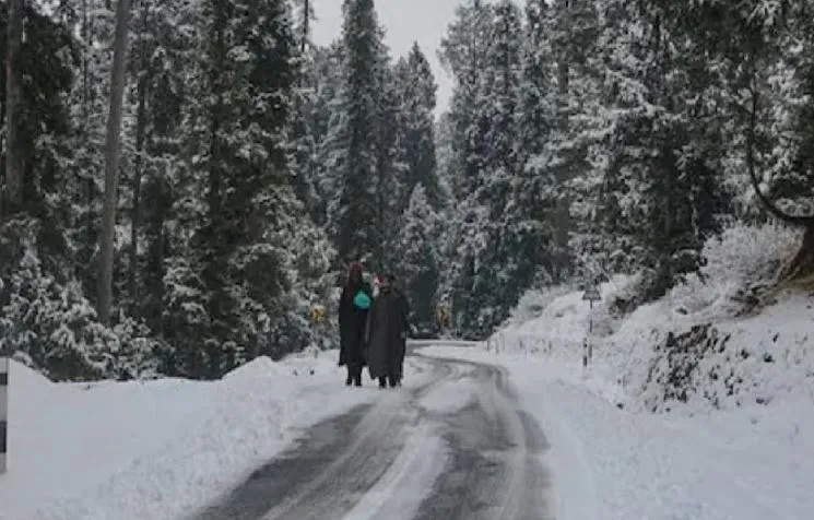 कश्मीर में अधिकांश जगहों पर न्यूनतम तापमान में गिरावट, पारा शून्य से नीचे जाने की संभावना