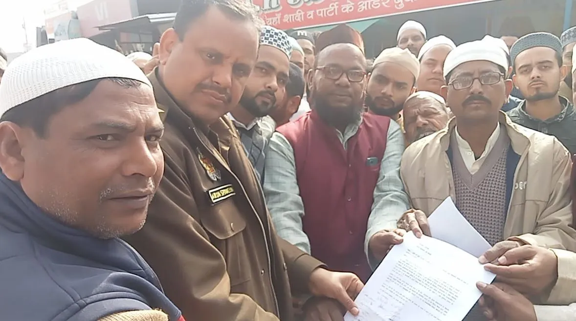 बरेली: पैगंबर-ए-इस्लाम पर टिप्पणी से भड़का मुस्लिम समुदाय, सौंपा ज्ञापन