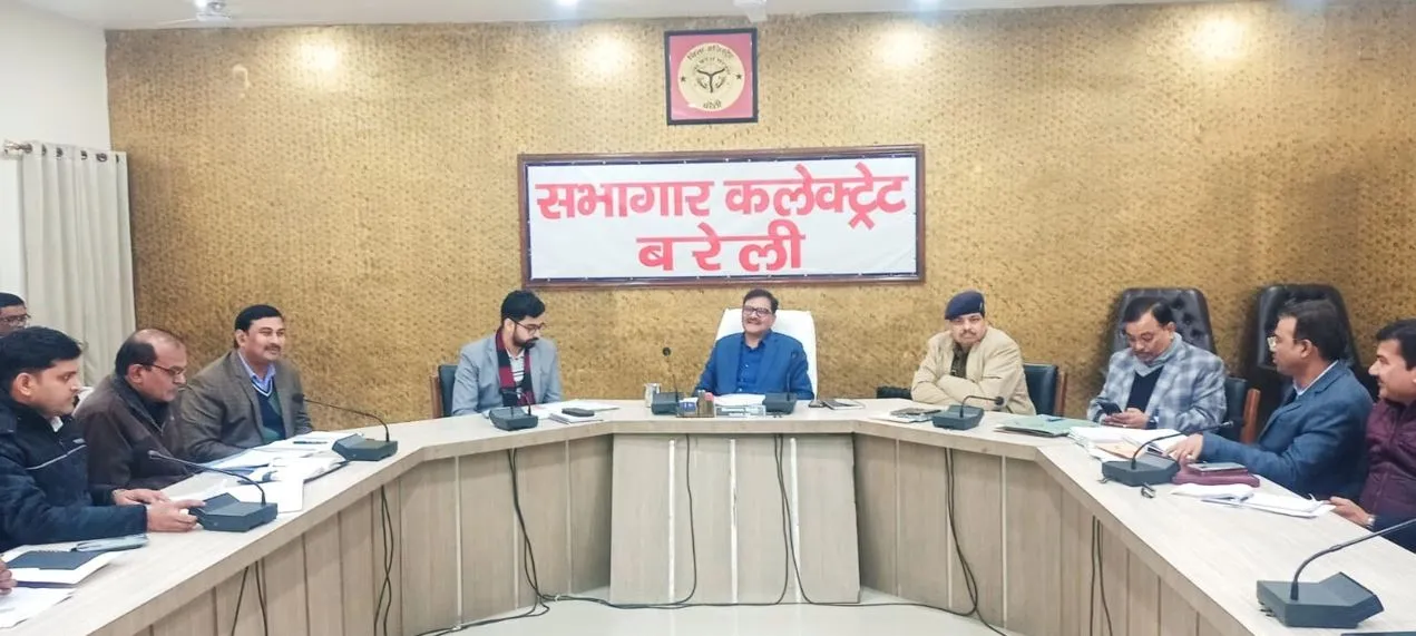 बरेली: सड़क निर्माण में प्लास्टिक वेस्ट का इस्तेमाल करे PWD- जिलाधिकारी