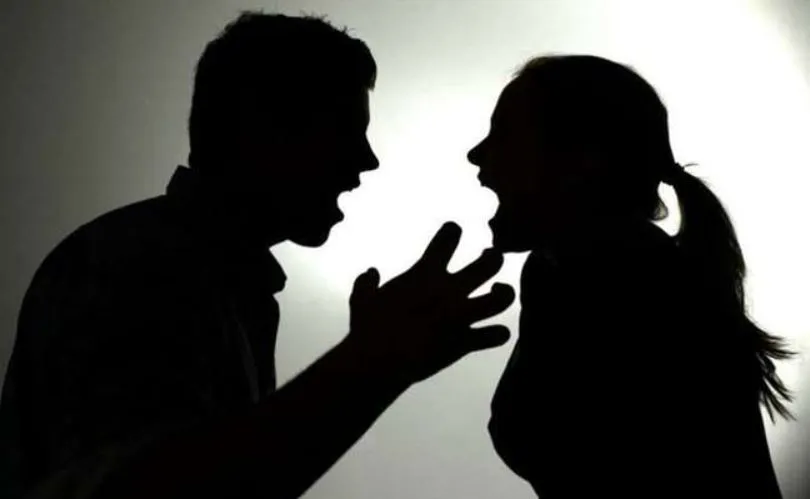 इसलिए मियां-बीवी के झगड़े... ये फोन नहीं छोड़तीं और वो शराब