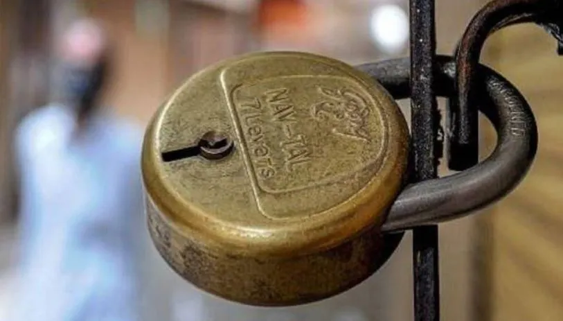 बरेली: कोई तो है बचाने वाला, टीम के आने से पहले अल्ट्रासाउंड केंद्र पर लटका मिला ताला
