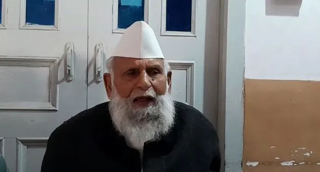 AMU में गणतंत्र दिवस पर धार्मिक नारे लगाने वाले छात्रों के समर्थन में आए SP सांसद बर्क 