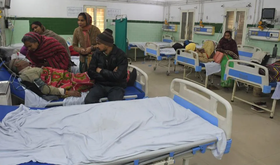 बरेली: जिला अस्पताल आओ, सिटी स्कैन बाहर कराओ