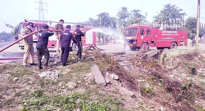 रुद्रपुरः सिडकुल की कंपनी में खड़े टैंकर में हुआ हाइड्रोक्लोरिक का रिसाव