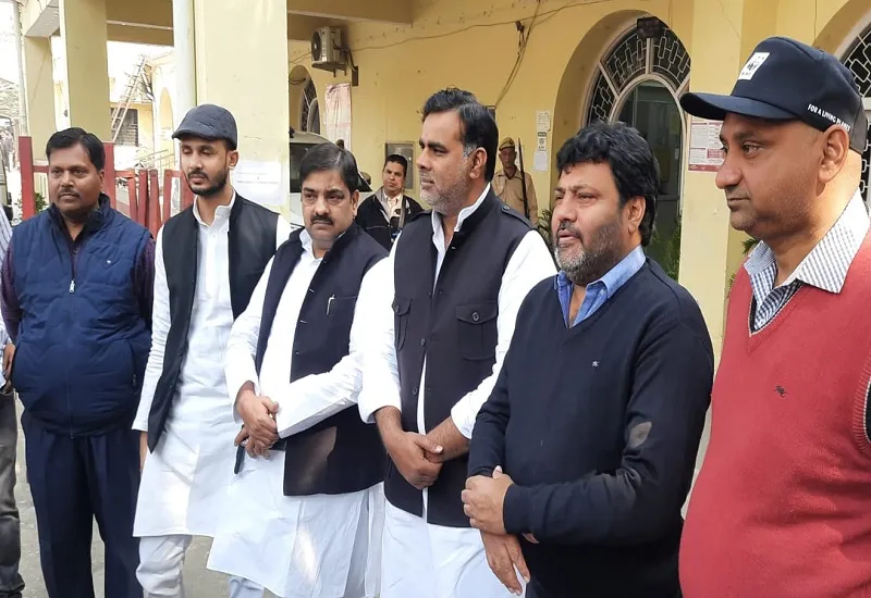 मुरादाबाद: सपा के निवर्तमान महानगर अध्यक्ष के खिलाफ मकदमा दर्ज, डीएम से मिले पार्टी विधायक....निष्पक्ष जांच की मांग