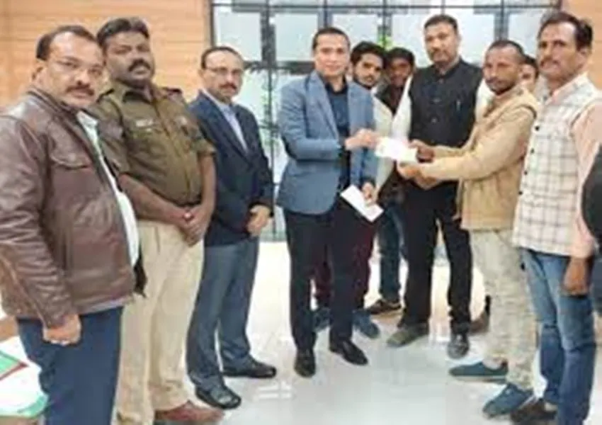 कानपुर देहात अग्निकांड: पीड़ित परिवार को शासन ने दी 10 लाख रुपए की सहायता राशि, दिया मदद का भरोसा