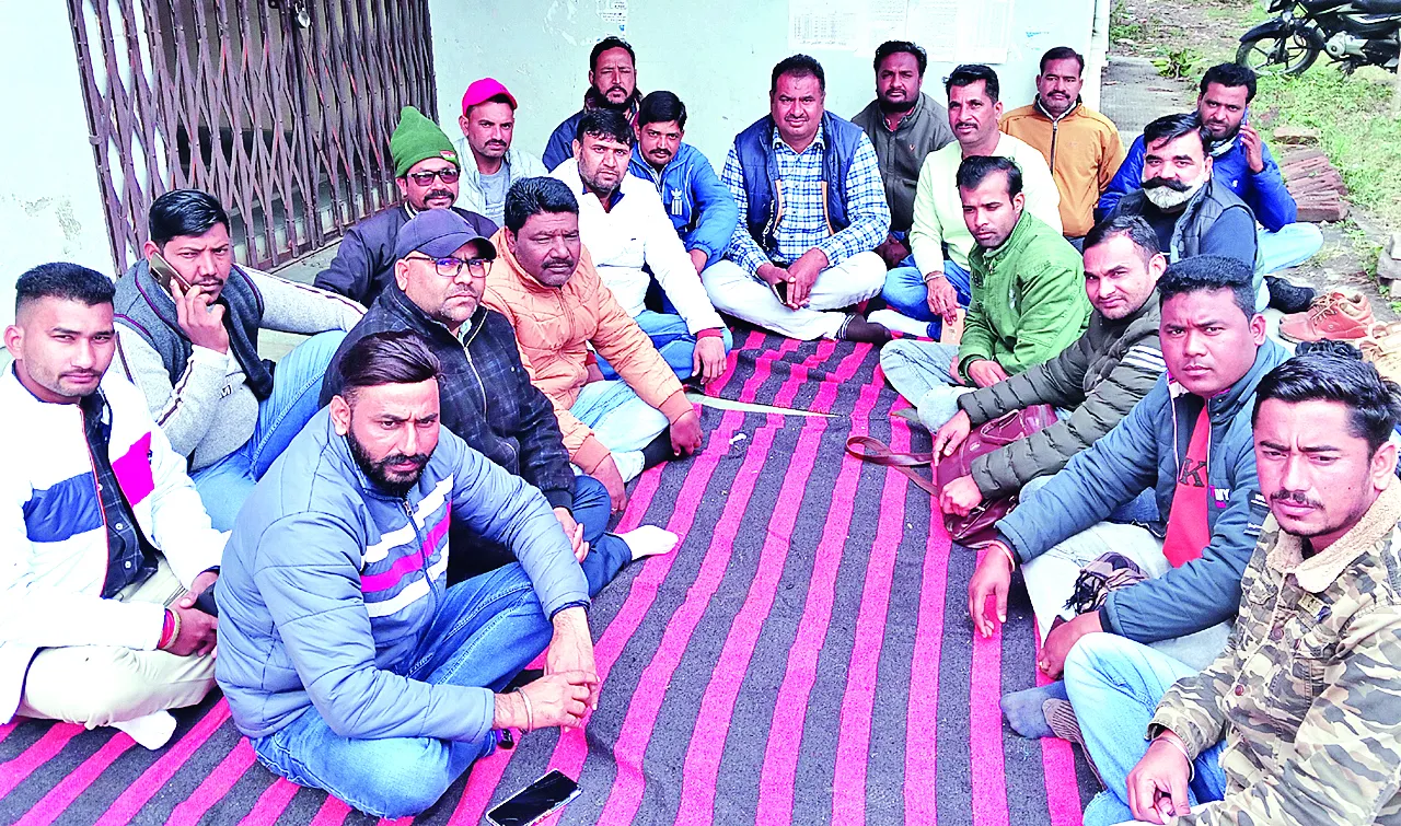 Uttarakhand News: बाजपुर में ग्राम प्रधानों का धरना प्रदर्शन