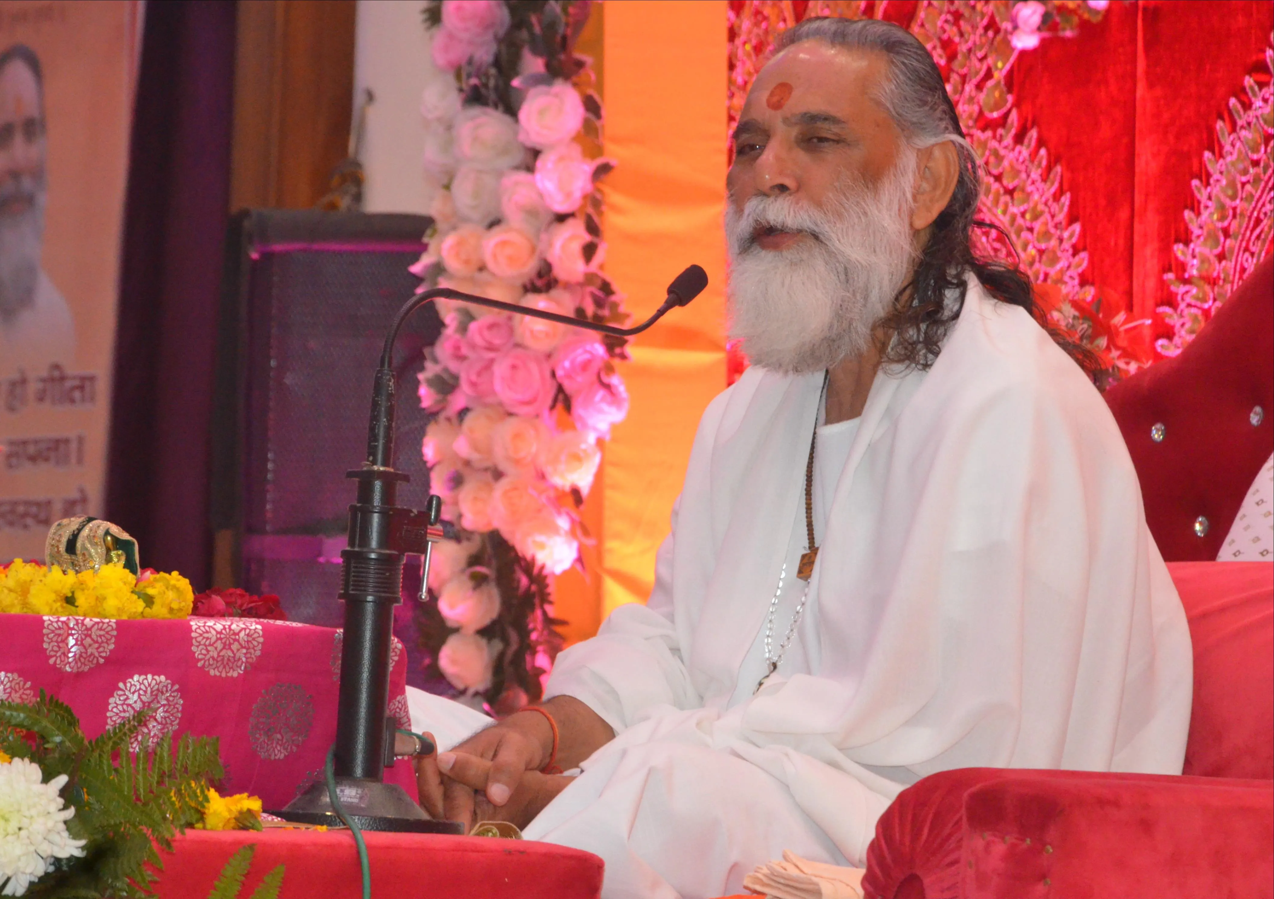 बरेली:श्रीमद्भागवत विश्व की अनमोल धरोहर है - ज्ञानेंद्र महाराज