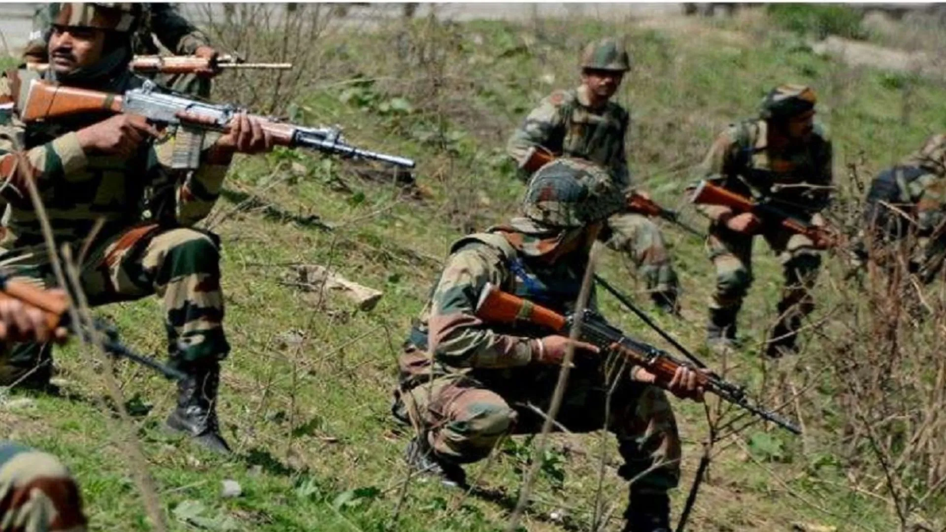 जम्मू कश्मीर : सुरक्षाबलों ने पुलवामा के अकीब मुस्ताक भट समेत दो आतंकी मार गिराए, कश्मीरी पंडित की हत्या में था शामिल