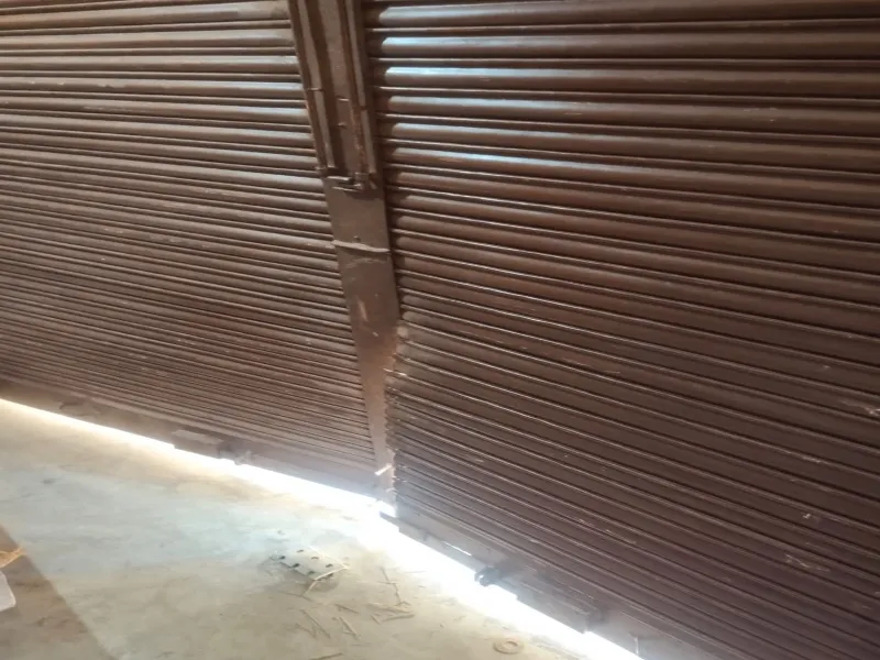 बहराइच में दुकानों का शटर काटकर लाखों की चोरी, जांच में जुटी पुलिस 