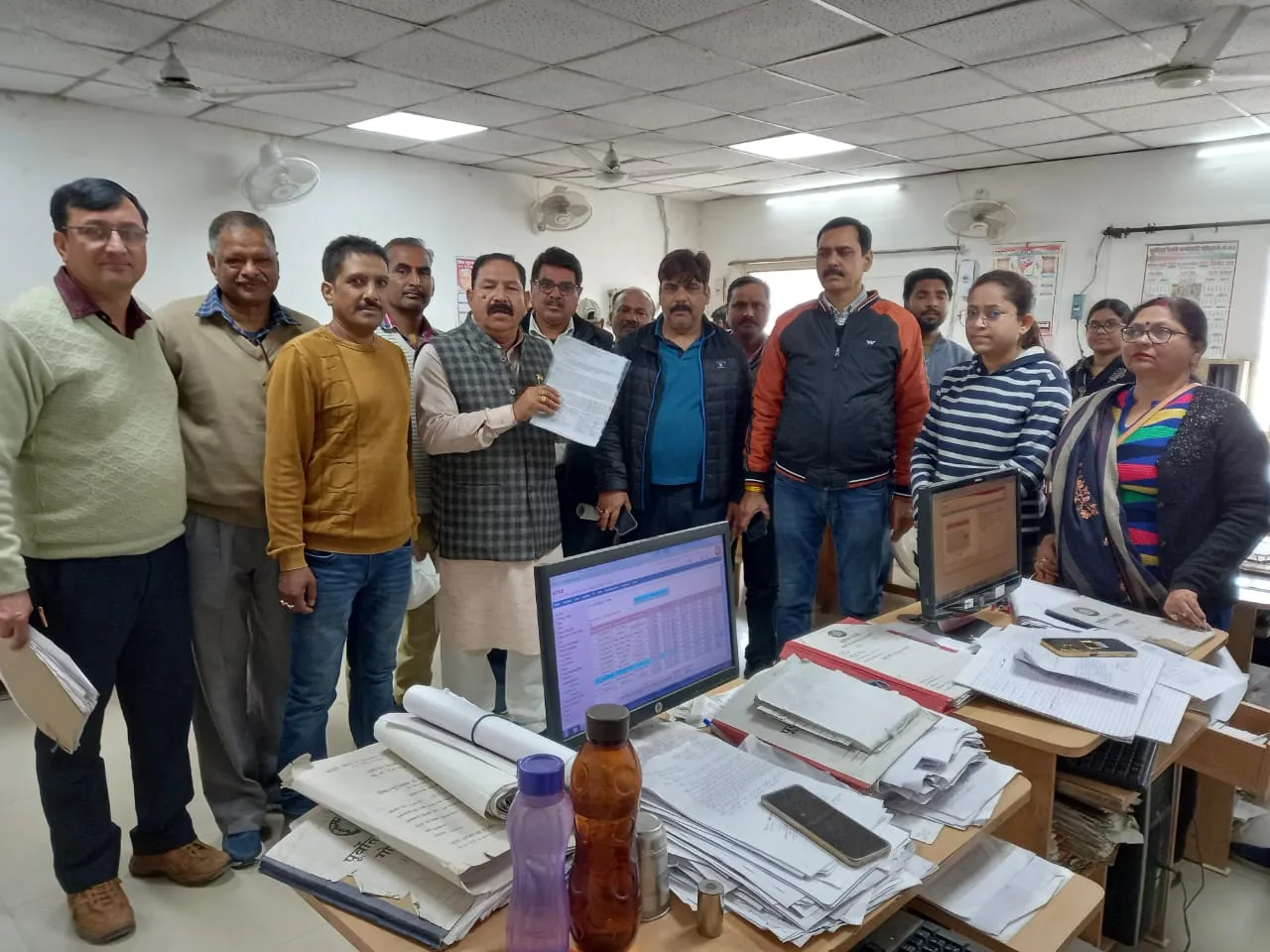 बरेली: एनई रेल मजदूर यूनियन ने शुरू किया हस्ताक्षर अभियान