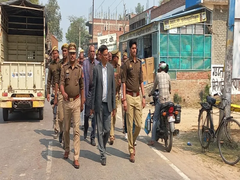 UP : समुदाय विशेष बाहुल्य मोहल्ले से शिव बारात निकालने पर सक्रिय हुआ प्रशासन, डीएम-एसपी ने मौके पर पहुंचकर लिया जायजा