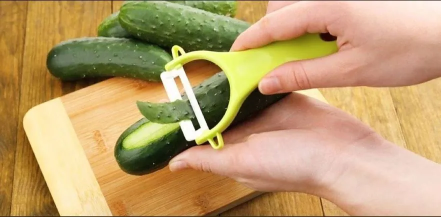 खीरा छीलकर खाएं या बिना छीले? जानें खाने का सही तरीका और फायदे