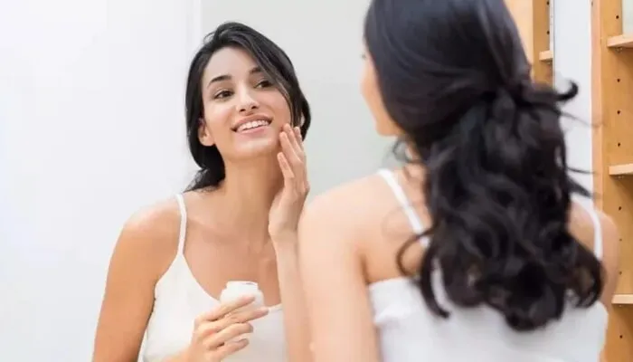 चेहरा चाहते हैं चमकदार तो लाइफ स्टाइल में करें बदलाव, जानें टिप्स