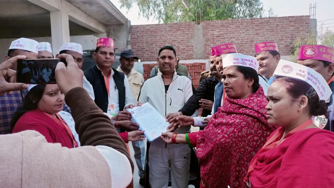 बरेली: पुरानी पेंशन और सेवा नियमावली बनाने की मांग, सौंपा ज्ञापन