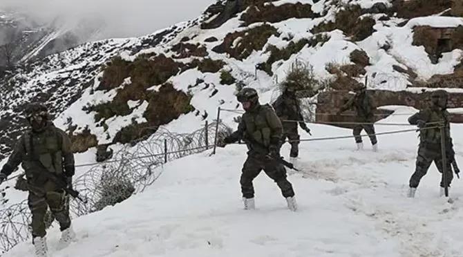 बर्फ से ढके किश्तवाड़ से सेना और वायुसेना ने गर्भवती महिला को निकाला 