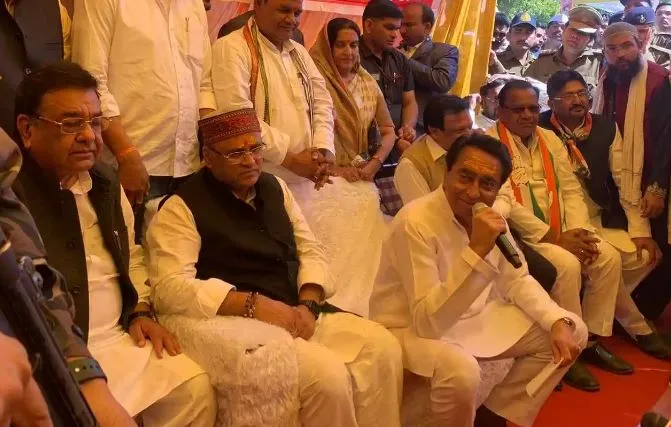कमलनाथ ने की पंडित धीरेंद्र शास्त्री से मुलाकात, कहा- हनुमानजी के दर्शन करने आया था