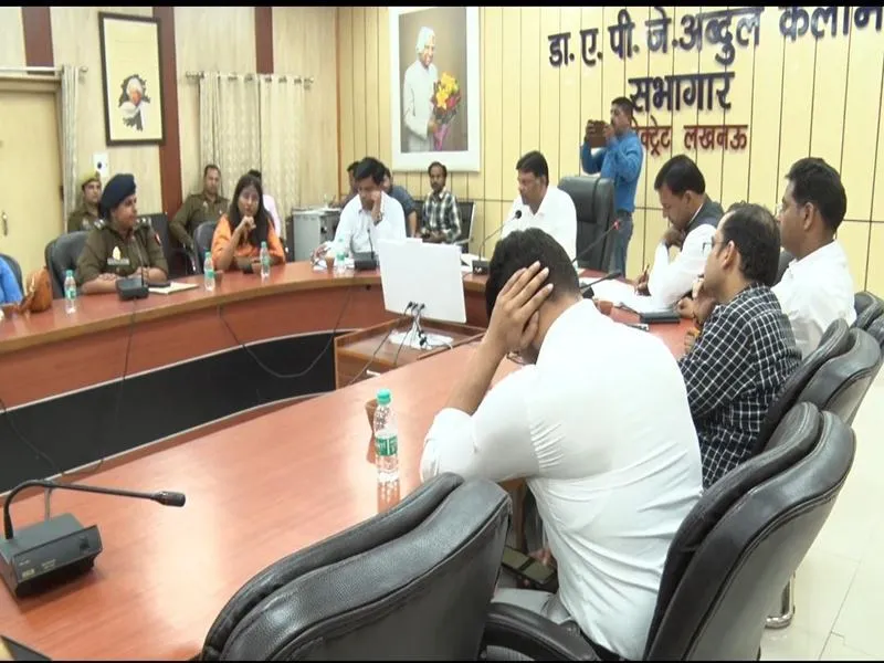 लखनऊ: स्टंट पर जब्त होगा वाहन, निरस्त होंगे लाइसेंस, होली को लेकर डीएम ने की बैठक