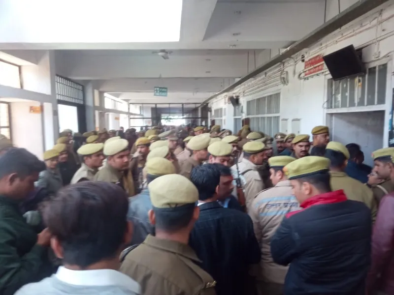 Kanpur Breaking : सपा विधायक इरफान सोलंकी पेशी के लिए पहुंचे कोर्ट 