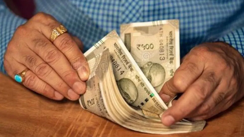 बाजपुर: किसान के खोए हुए 77 हजार बैंक में नोट गिनती के दौरान प्राप्त हुए 
