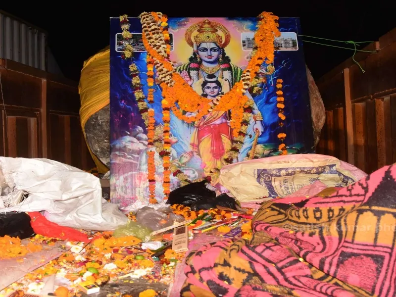 बस्ती में शालिग्राम शिला का हुआ स्वागत, लगे जय श्रीराम के नारे  