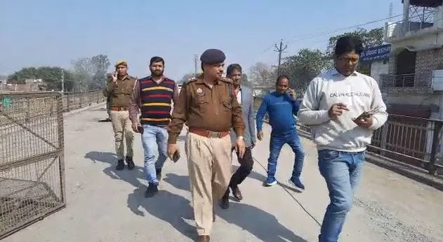 बरेली: तय समय से पूर्ण हो जाएगा किला पुल की मरम्मत का कार्य,  एसपी ट्रैफिक ने लिया जायजा