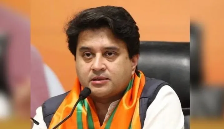 पक्षियों के विमानों से टकराने की घटनाओं को रोकने के उपाय किए जा रहे हैं : ज्योतिरादित्य सिंधिया 