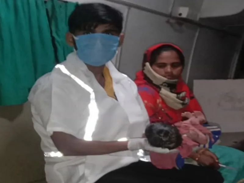 हरदोई में शनिदेव बने खुशी का कारण, एम्बुलेंस में कराया सुरक्षित प्रसव   