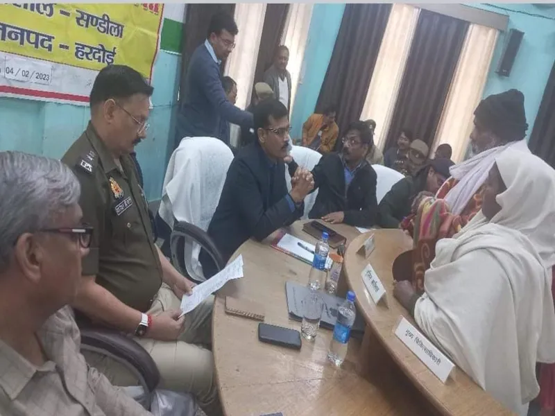 हरदोई: सम्पूर्ण समाधान दिवस में डीएम व एसपी ने सुनी शिकायतें, दिए निर्देश 