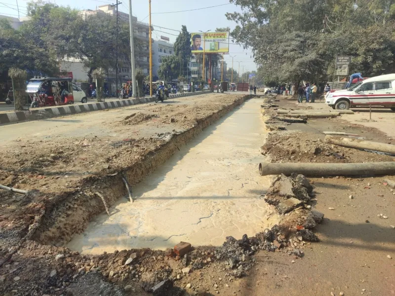 अयोध्या: 48 घंटे से बूंद-बूंद पानी को तरसे 10 हजार लोग, मचा हाहाकार