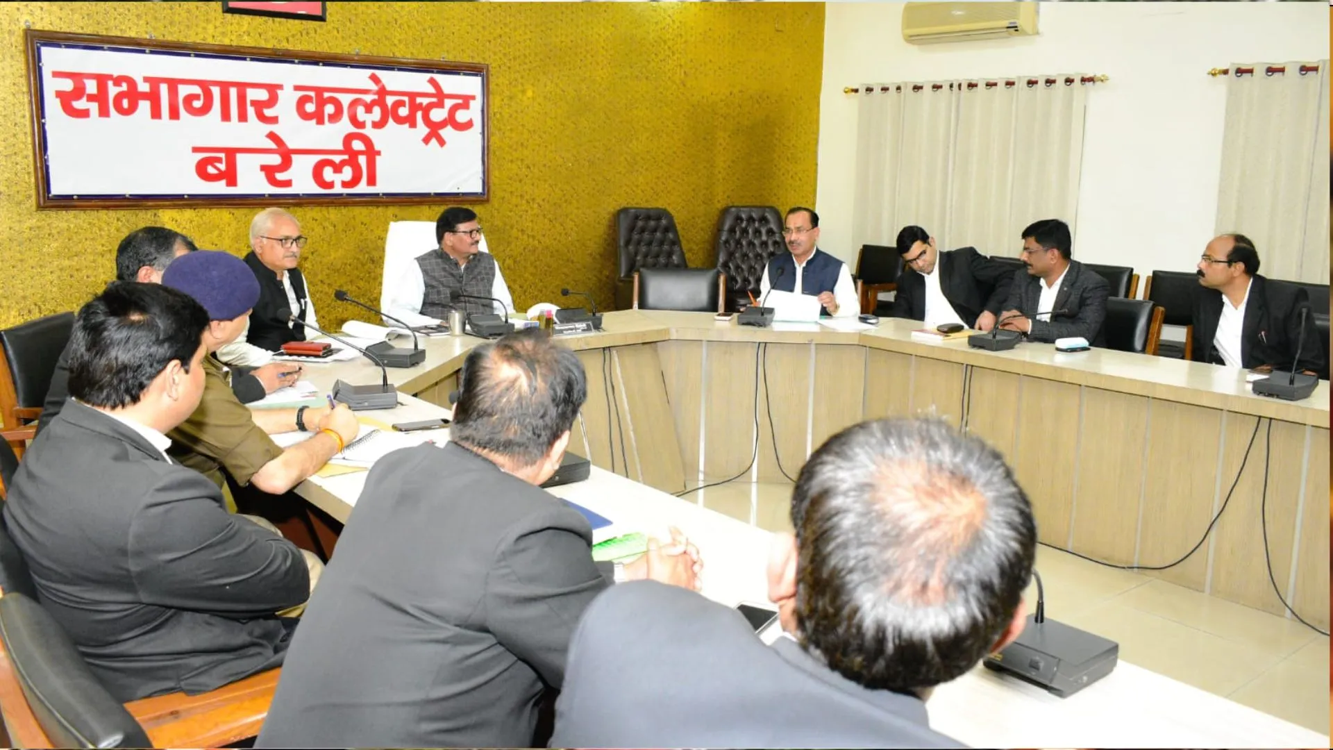 बरेली: होली और शब-ए-बरात एक साथ, पुलिस प्रशासन अलर्ट, त्योहारों पर DM ने दिए ये निर्देश