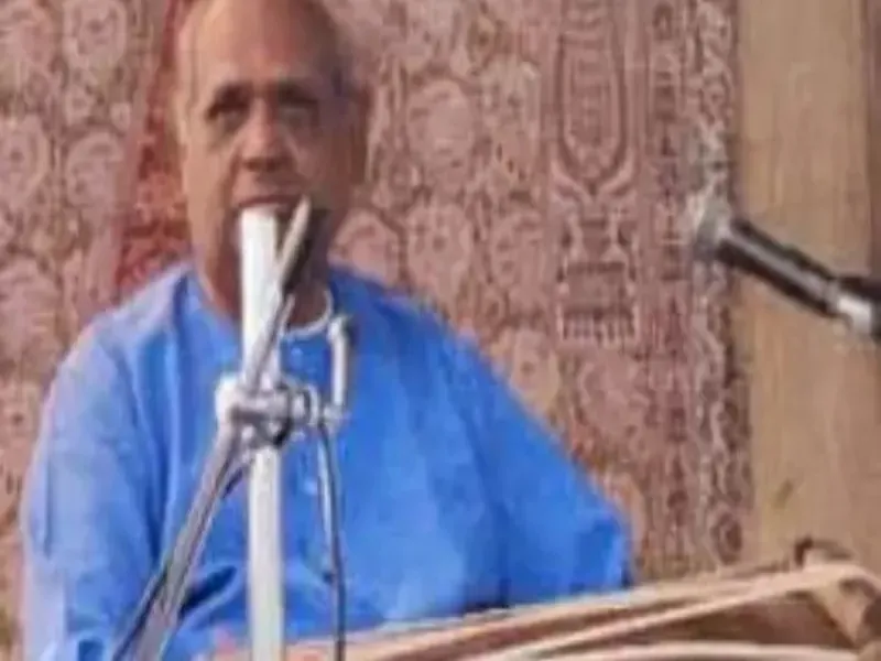 लखनऊ: प्रस्तुति दे रहे मशहूर पखावज वादक दिनेश प्रसाद का हार्टअटैक से निधन 