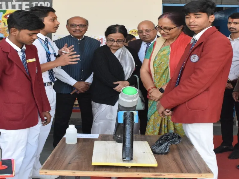 अयोध्या: बैलिस्टिक मिसाइल से निकला गोला, लोग दंग