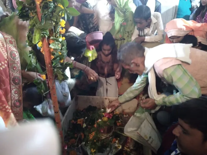 रायबरेली: महाशिवरात्रि पर शिवालयों में उमड़े भक्त, हो रहा जलाभिषेक 