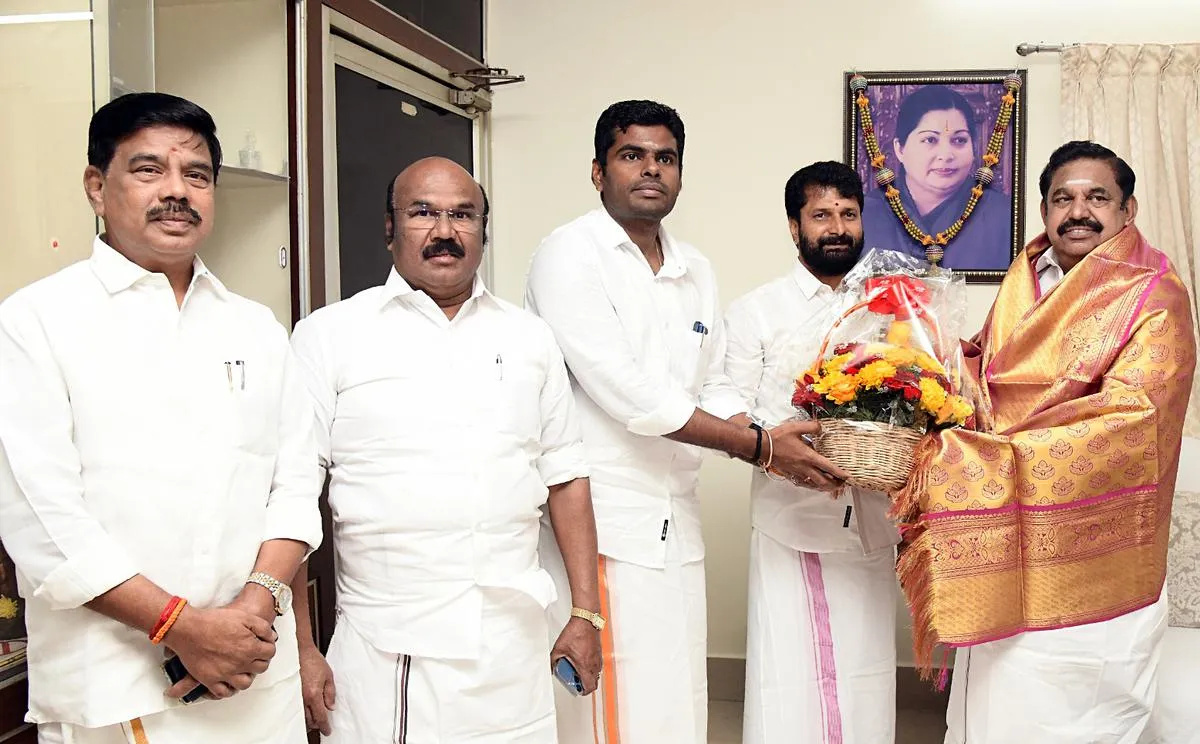 तमिलनाडु उपचुनाव: भाजपा 'दो पत्तियों' के चुनाव चिह्न वाले अन्नाद्रमुक उम्मीदवार का करेगी समर्थन